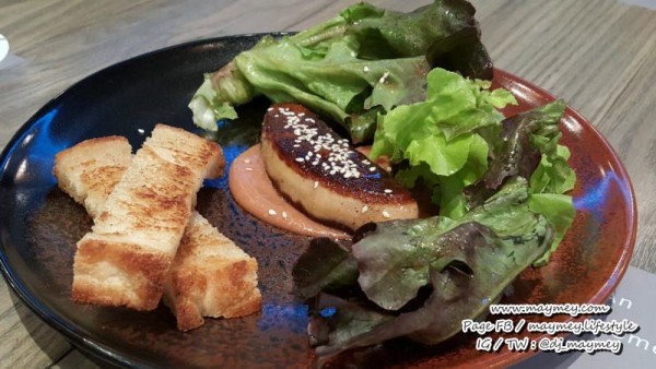 “Foie gras” ตัวซอสใช้บ๊วยญี่ปุ่น เค็ม อม เปรี้ยว เสิร์ฟพร้อมขนมปัง sourdough ปิ้งกรอบ