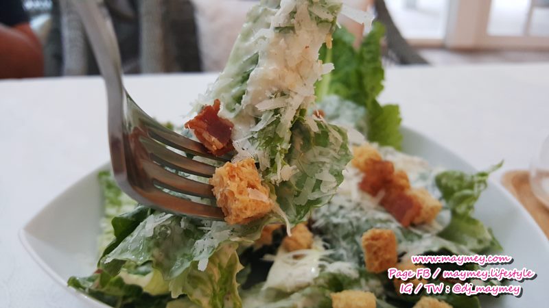 เป็น Caesar Salad ที่อร่อย ถูกปากมากค่ะ